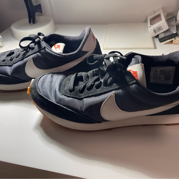 Nike Internationalist Sz 8 Black and White - Picture 2 of 6